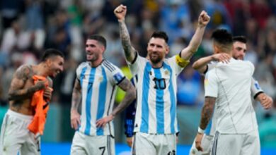 Photo of सेमीफाइनल जीतते ही सड़कों पर उमड़े अर्जेंटीना के लोग, चारो तरफ ‘मेसी-मेसी’ का शोर