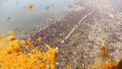 Photo of मौनी अमावस्या पर करोड़ों श्रद्धालुओं ने लगाई पवित्र संगम में डुबकी, की गई पुष्प वर्षा