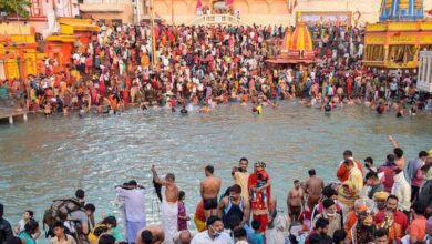 Photo of हरिद्वार: स्नान पर्व पर उमड़ी श्रद्धालुओं की भारी भीड़, सब  तरफ हर-हर गंगे का उद्घोष