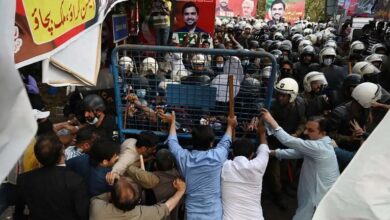 Photo of पाकिस्तान: अभी तक नहीं हो सकी इमरान की गिरफ्तारी, समर्थकों और पुलिस में भिड़ंत