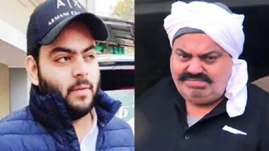 Photo of प्रयागराज: अतीक पर जूते चप्पलों की बौछार, कसारी मसारी कब्रिस्तान में दफन होगा बेटा असद