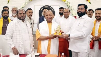 Photo of सीएम योगी से बोले सीएम शिंदे- आपने हमारी आस्था के गौरव को पुनर्जीवित किया