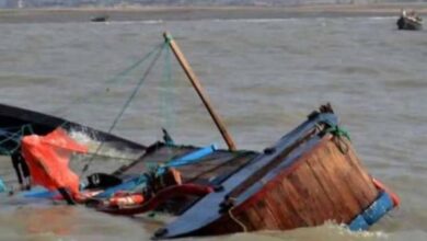 Photo of बलिया: 40 लोगों से भरी नाव गंगा नदी में पलटी, 3 की मौत; कई लापता