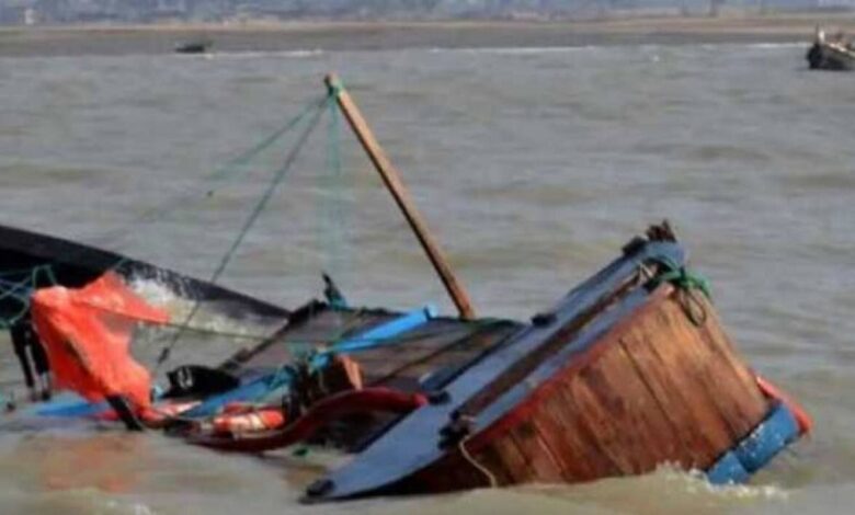Boat capsized in river Ganga in Ballia