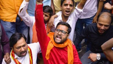 Photo of कांग्रेस ने किया बजरंग दल पर बैन का वादा, दिल्ली से कर्नाटक तक मचा घमासान