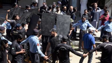 Photo of इमरान खान की गिरफ्तारी से पाकिस्‍तान में बवाल, कई शहरों में धारा 144 लागू