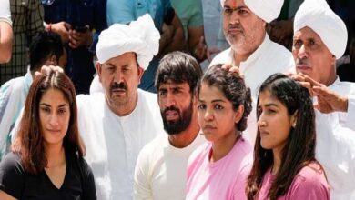 Photo of पहलवानों का समर्थन करेंगी खाप पंचायतें, कार्रवाई नहीं हुई तो जाम करेंगे दिल्ली