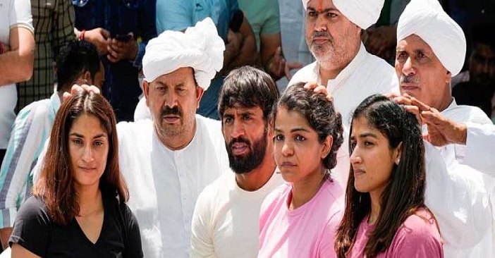 Khap Panchayats will support the wrestlers