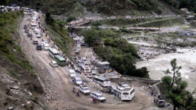 Photo of खुला बदरीनाथ हाईवे, गौरीकुंड हाईवे अवरूद्ध; नदी तटीय क्षेत्र में हुई मुनादी