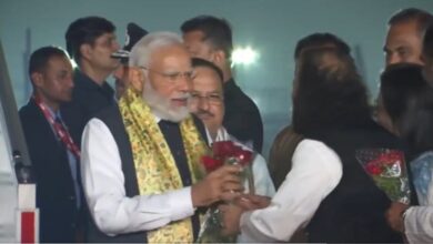 Photo of स्वदेश वापसी करते ही एयरपोर्ट पर पीएम मोदी ने पूछा- देश में क्या चल रहा है