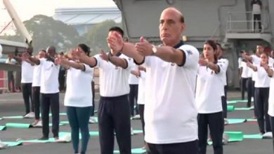 Photo of अंतरराष्ट्रीय योग दिवस: चहुंओर उल्लास का वातावरण, जल थल व नभ में किया गया योग  