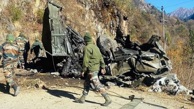 Photo of लद्दाख: गहरी खाई में गिरा सेना का ट्रक, 9 जवान शहीद; एक गंभीर