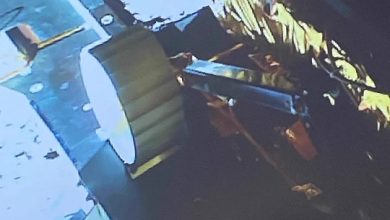 Photo of लैंडर से बाहर निकला रोवर ‘प्रज्ञान’, भेजी पहली तस्वीर; मून पर की चहलकदमी  