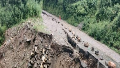 Photo of उत्तरकाशी में भूस्खलन, गंगोत्री राजमार्ग का एक हिस्सा धंसा; वाहनों की आवाजाही बाधित