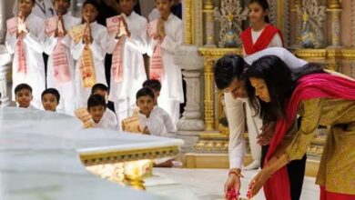 Photo of ब्रिटिश PM ने पत्नी के साथ अक्षरधाम मंदिर में की पूजा-अर्चना, लिखा ये खास मैसेज
