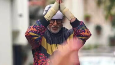 Photo of फैंस से नंगे पांव मिलने आए बिग बी, ‘जलसा’ के बाहर सेलिब्रेट किया बर्थ डे