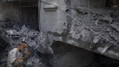 Photo of गाजा पट्टी में अस्पताल पर हमला, 500 लोगों की मौत; मलबे में दबे हैं कई लोग