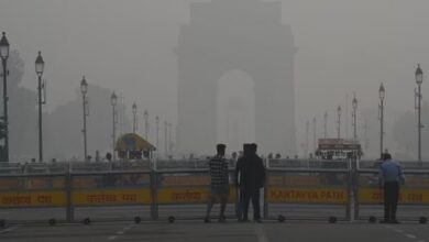Photo of दिल्ली-NCR में ग्रैप-4 की पांबदियां लागू, AQI अभी भी गंभीर स्तर पर; सांस लेना दूभर