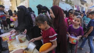 Photo of गाजा में विस्थापितों से भरे शेल्टर होम, खाने और पानी के लिए तरसे लोग