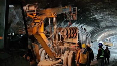 Photo of टनल में फंसीं 40 जिंदगियों को बचाने की जंग जारी, अब पाइप डालकर निकालने का प्रयास