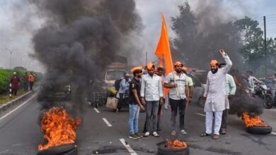 Photo of महाराष्ट्र: मराठा आरक्षण आंदोलन में हिंसा का दौर जारी, CM ने बुलाई सर्वदलीय बैठक