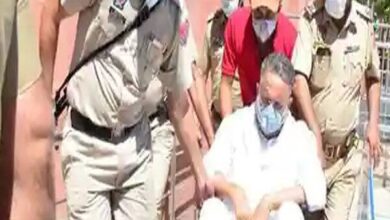 Photo of हाथ जोड़कर कोर्ट में गिड़गिड़ाया मुख्तार अंसारी, बोला- बुजुर्ग और बीमार हूं कम हो सजा