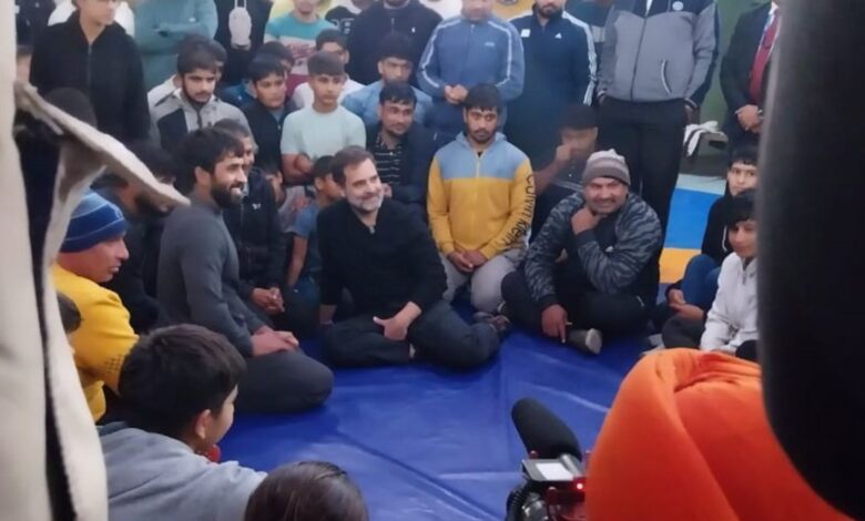 Rahul Gandhi met wrestlers