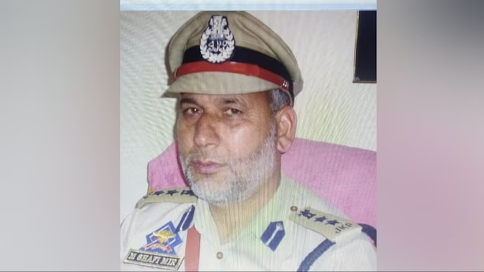 Retired police officer shot dead by terrorists in Baramulla