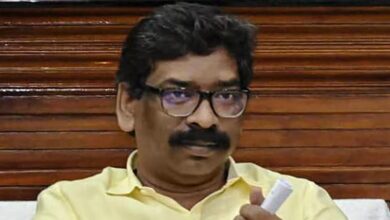 Photo of झारखंड: CM हेमंत सोरेन के करीबियों के घर ED की छापामारी, अवैध पत्थर खनन का है मामला