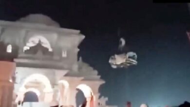 Photo of गर्भगृह के अंदर लाई गई रामलला की मूर्ति, आज तीर्थ पूजन सहित ये हैं कार्यक्रम