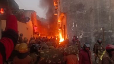 Photo of उत्तराखंड: हल्द्वानी बवाल में छह की मौत, उपद्रवियों को गोली मारने के आदेश; बाजार-स्कूल बंद