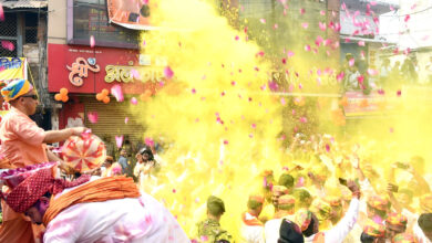 Photo of सीएम योगी ने गोरखनाथ मंद‍िर में मनाई होली, कहा- यह होली विशेष है, क्‍योंक‍ि…