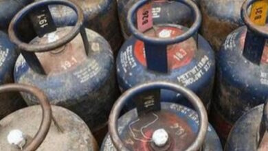 Photo of तेल कंपनियों ने घटाईं गैस सिलेंडरों की कीमतें, आज से लागू होंगे नए दाम