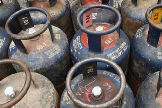 Oil companies reduced the prices of gas cylinders