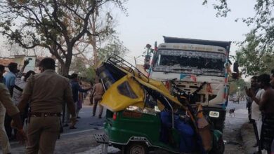 Photo of चित्रकूट में डंपर ने ऑटो को मारी टक्कर, पांच की मौत व तीन घायल