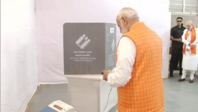 Photo of तीसरे चरण की वोटिंग जारी, पीएम मोदी ने डाला वोट; की भारी मतदान की अपील