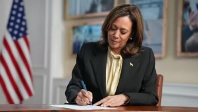 Photo of कमला हैरिस आधिकारिक तौर पर बनीं US राष्ट्रपति पद की डेमोक्रेट उम्मीदवार, सोशल मीडिया पर दी जानकारी
