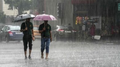 Photo of हिमाचल-उत्तराखंड के बाद मुंबई भी भारी बारिश से बेहाल, स्कूल बंद; ट्रेनों पर भी असर