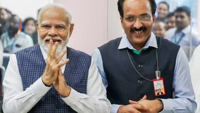 Photo of ‘पीएम मोदी न सिर्फ नीतियां बनाते हैं, उन्हें लागू भी करते हैं’, ISRO चीफ ने की PM की तारीफ