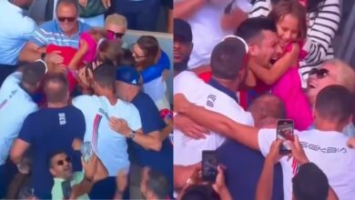 Photo of पहला ओलंपिक गोल्ड मेडल जीतने के बाद भावुक हुए जोकोविच, पत्नि-बेटी को गले लगाकर रोए