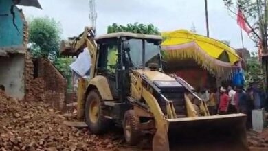 Photo of मध्य प्रदेश के सागर में भरभराकर गिरी दीवार, 8 बच्चों की मौत; गम में डूबा पूरा क्षेत्र