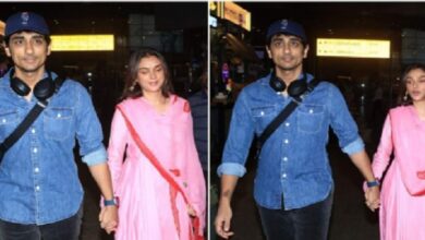 Photo of गुलाबी सूट, मांग में सिंदूर; शादी के बाद पति सिद्धार्थ के साथ मुंबई लौटीं अदिति राव हैदरी