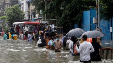 Photo of मुंबई में फिर बदला मौसम, भारी बारिश से सडकें बनीं तालाब; नवरात्रि उत्सव प्रभावित