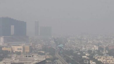 Photo of स्मॉग से लिपटी राजधानी दिल्ली की हवा हुई जहरीली, नोएडा में AQI पहुंचा 540 के पार