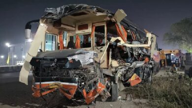 Photo of फतेहपुर में भीषण हादसा, बारातियों से भरी बस खड़े ट्रेलर में टकराई; तीन की मौत