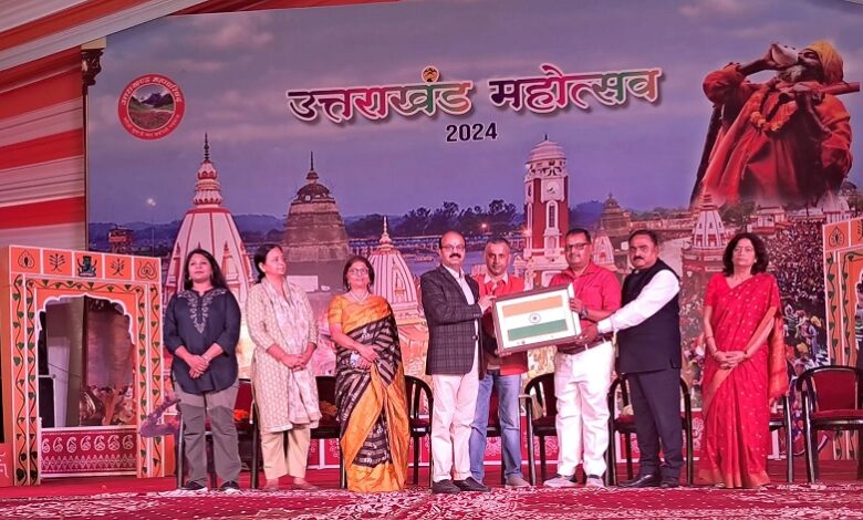 Pramil Dwivedi was honoured with the excellent service award