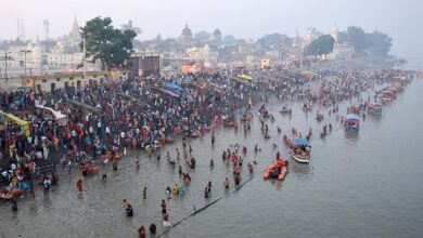 Photo of कार्तिक पूर्णिमा आज, अयोध्या के सरयू तट पर श्रद्धालुओं ने लगाई आस्था की डुबकी