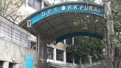 Photo of दिल्ली के 40 स्कूलों को बम से उड़ाने की धमकी, ईमेल के बाद मचा हड़कंप; कई स्कूल बंद