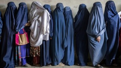 Photo of ‘इमारतों में नहीं बनेगी खिड़की’, अफगान महिलाओं के बाहर झांकने पर भी बैन