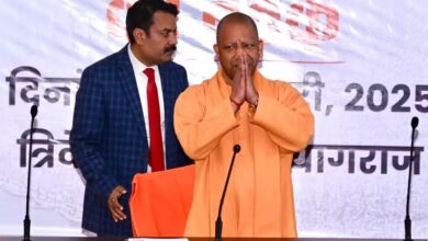 Photo of ‘जो जिस घाट के समीप है, वहीं करे स्नान’, CM योगी सहित धर्मगुरुओं की श्रद्धालुओं से अपील